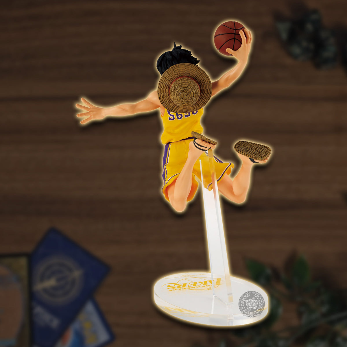 One Piece x NBA Monkey.D.Luffy Figur "Los Angeles Lakers" Ansicht von hinten